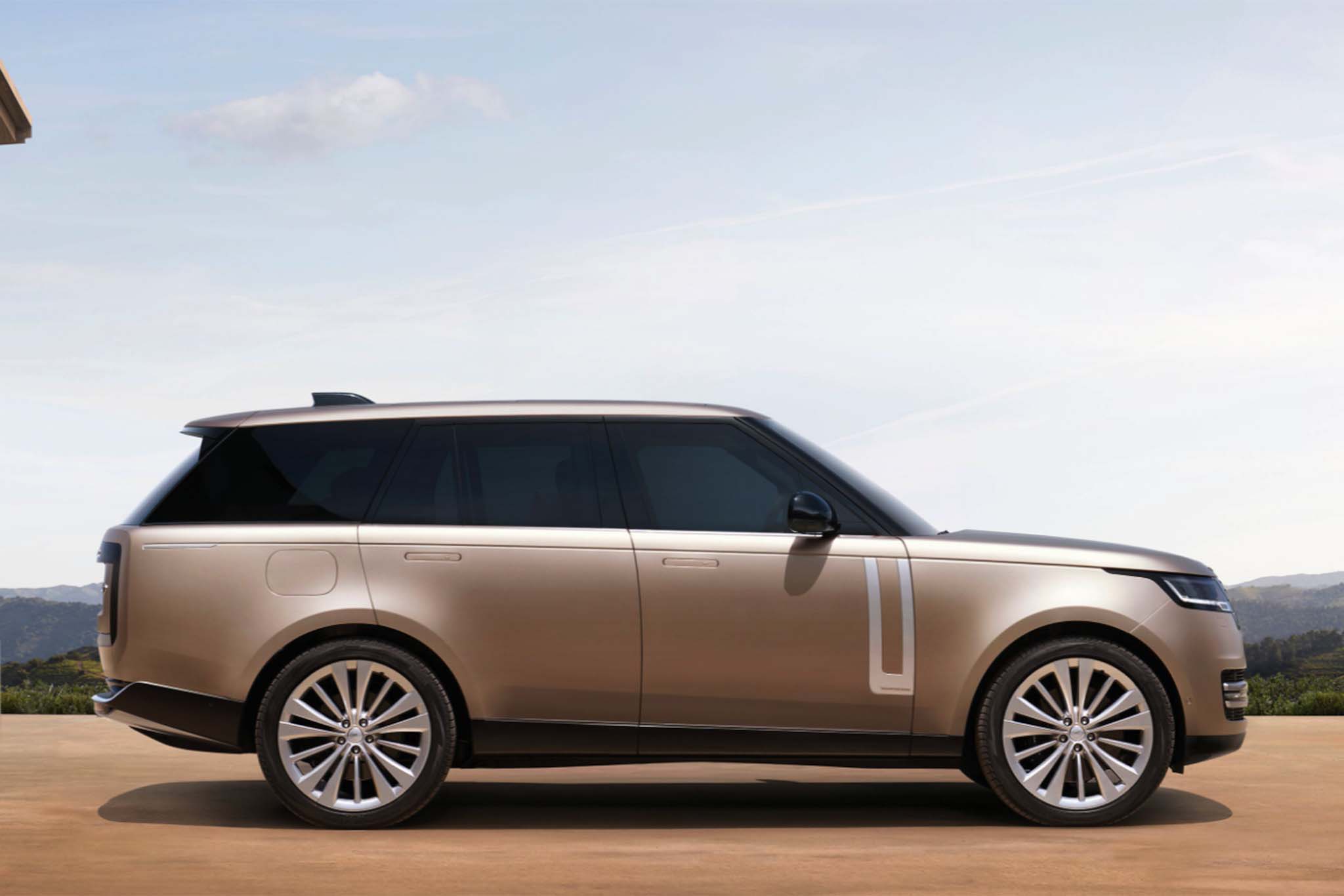 message-editor%2F1635261390675-2022landroverrangerover_1.jpg