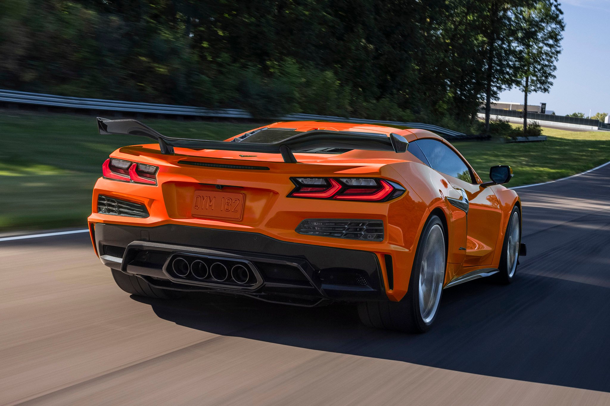 Fani Corvette marzą o wersji Z06X. GM pyta, czy zapłacilibyście za nią niemal tyle, co za ZR1
