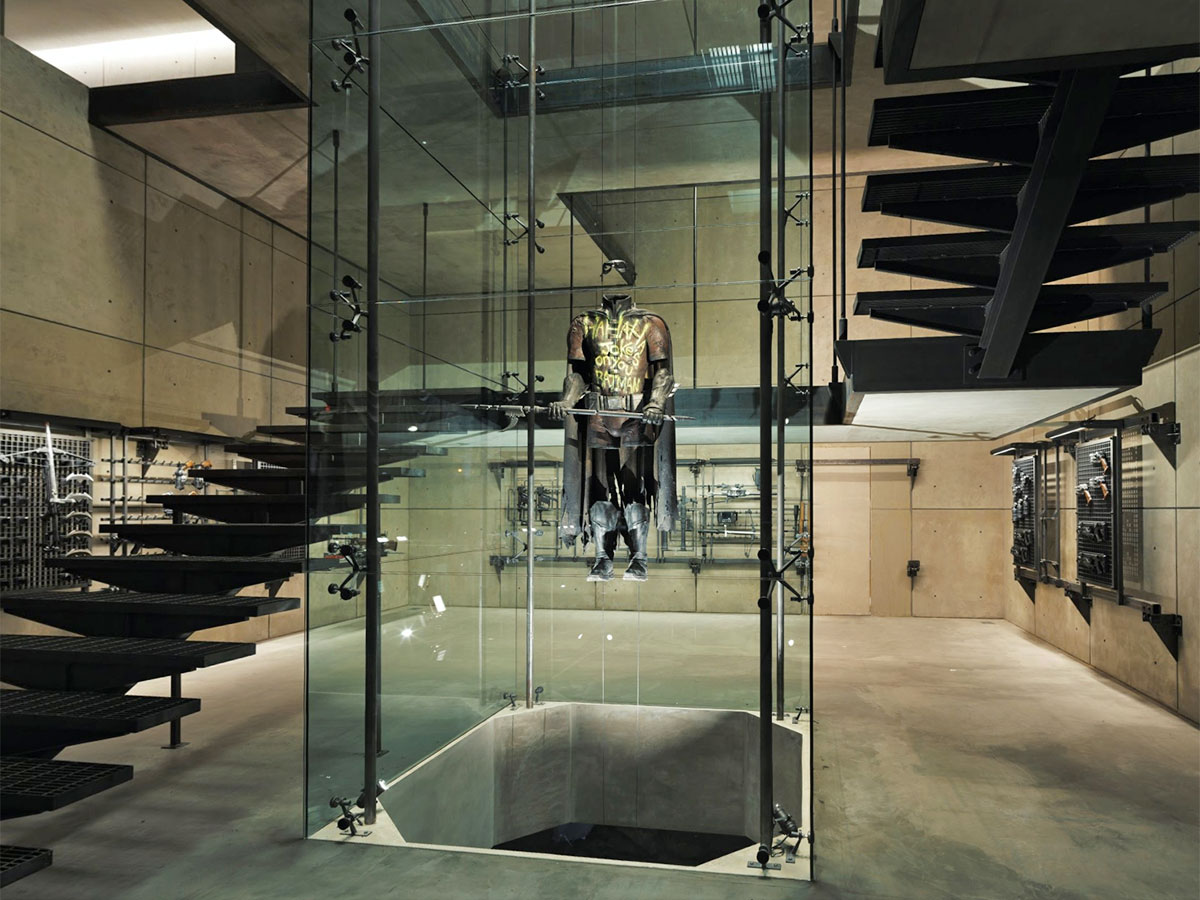 032816-inside-batman-garage-art-1.jpg