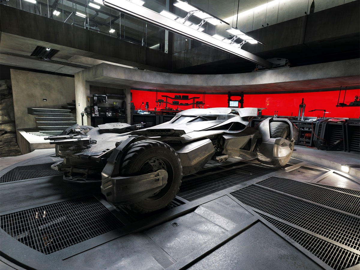 032816-inside-batman-garage-art-3.jpg