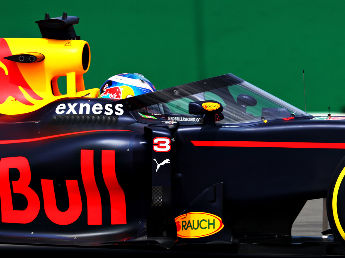 042916-redbull-f1-windscreen-art.jpg