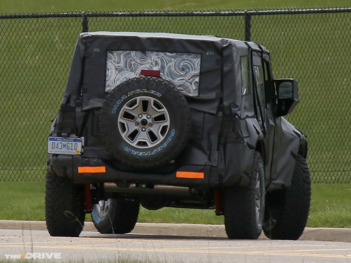 050416-jeep-wrangler-spyshot-art-2.jpg