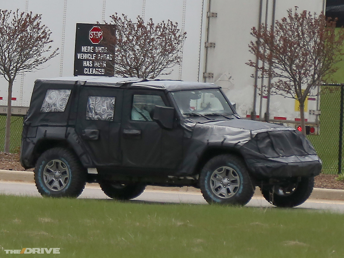 050416-jeep-wrangler-spyshot-art-3.jpg