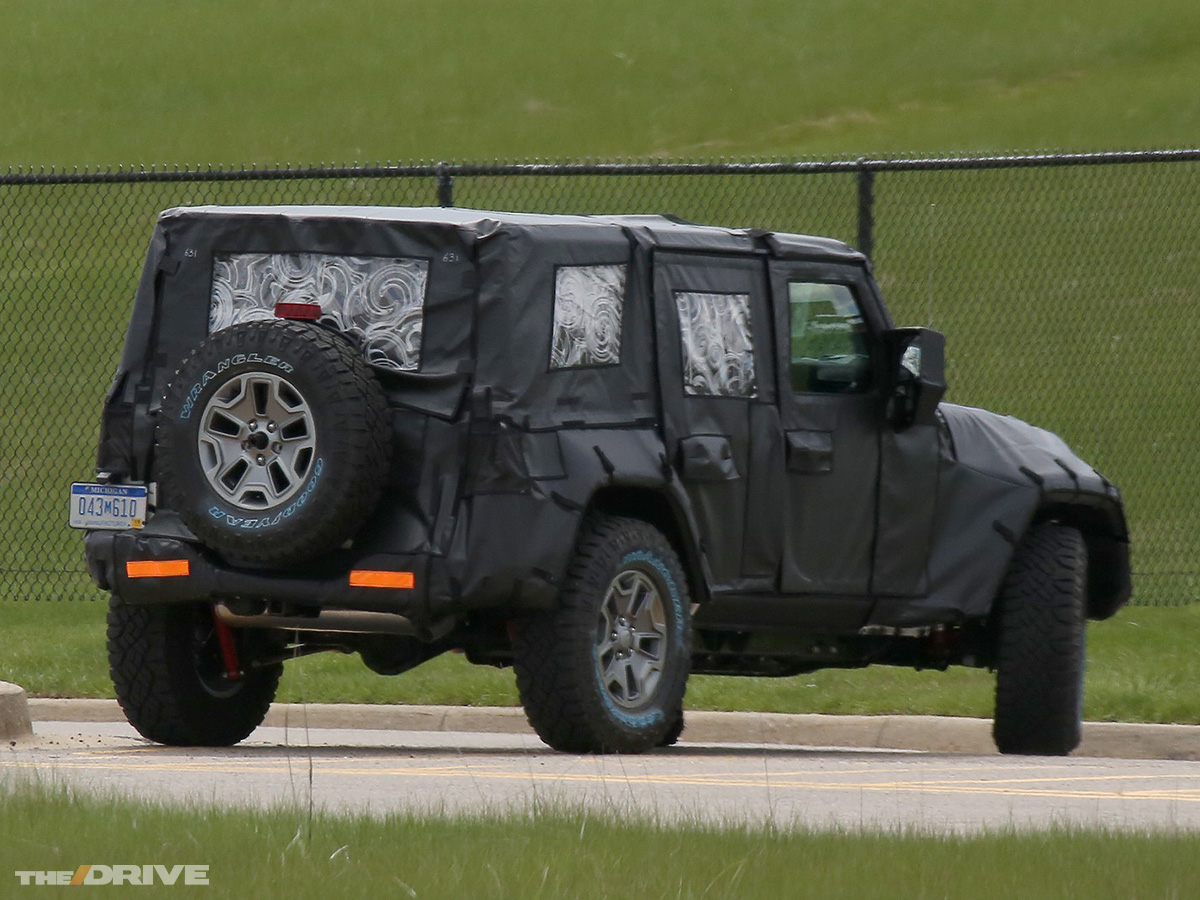 050416-jeep-wrangler-spyshot-art-4.jpg
