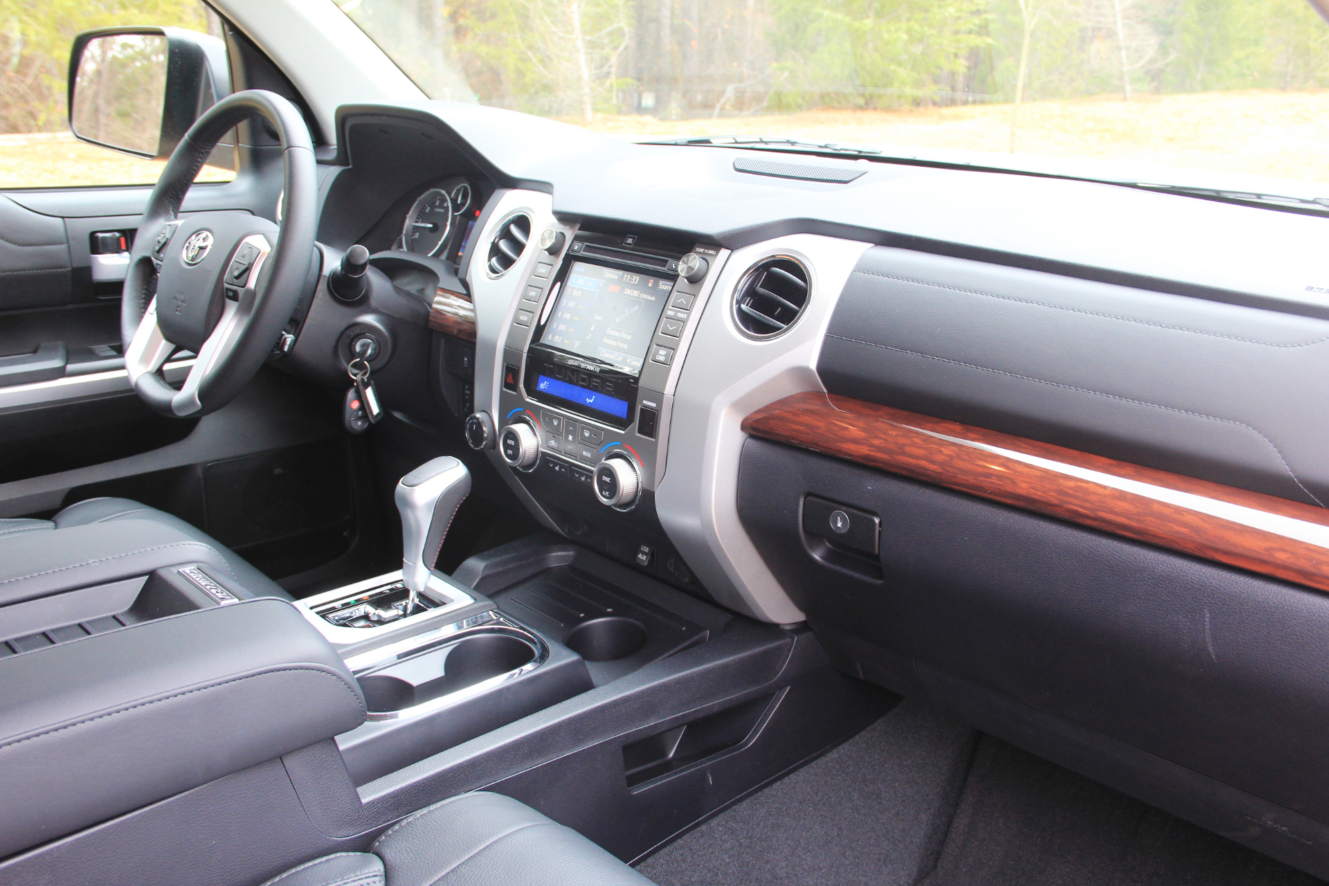2017-toyota-tundra-trd-crewmax-4x4-dash-interior.jpg