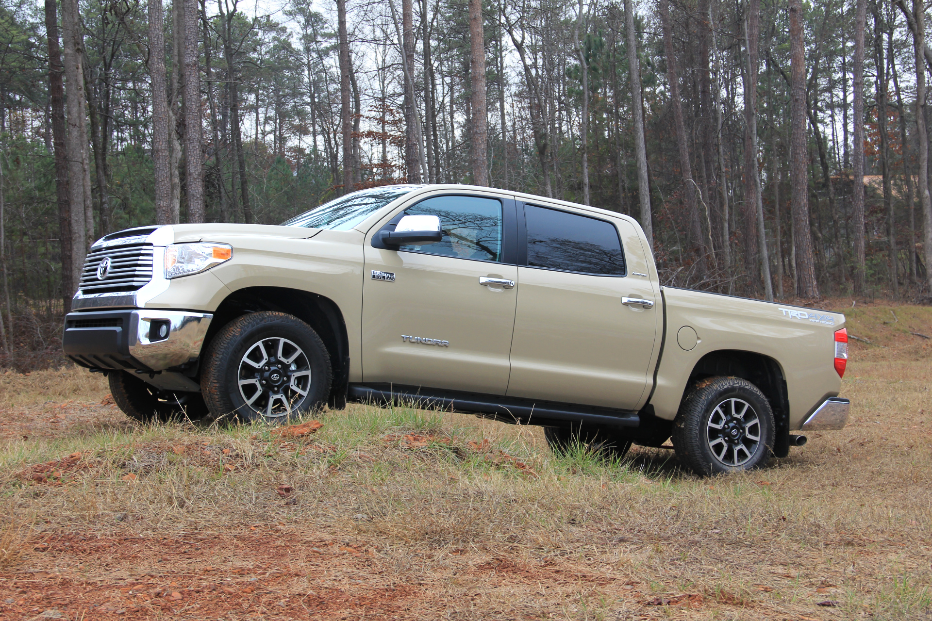 2017-toyota-tundra-trd-crewmax-4x4-front-hill.jpg