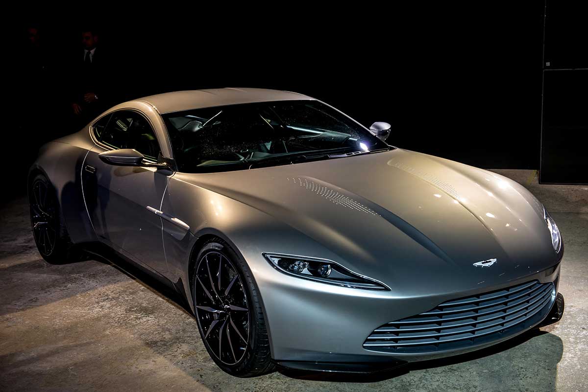 badbondcars_astonmartindb10_art.jpg