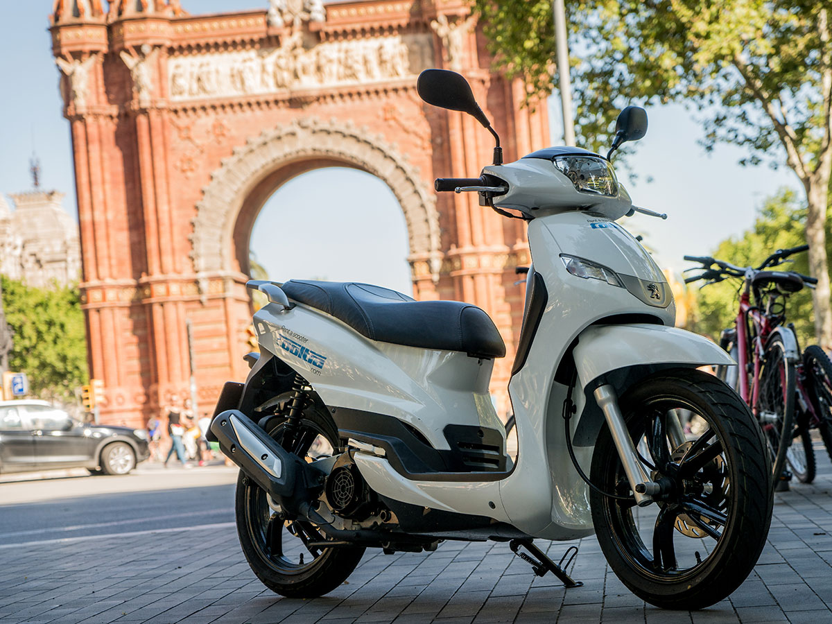 barcelona-city-guide-scooter-rental-art.jpg
