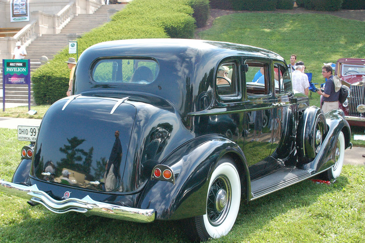 getawayvehicles_1947packardcustomsuper8sedan_art.jpg