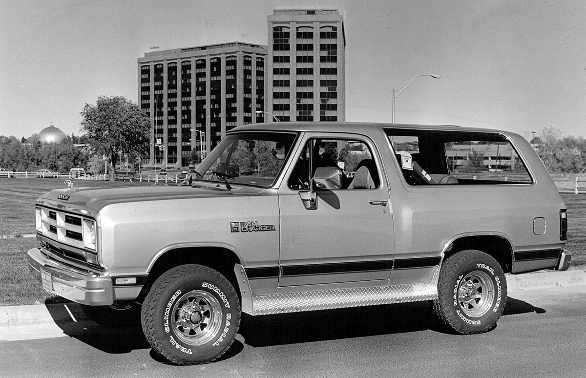 jeep-dodge-ramcharger-art.jpg