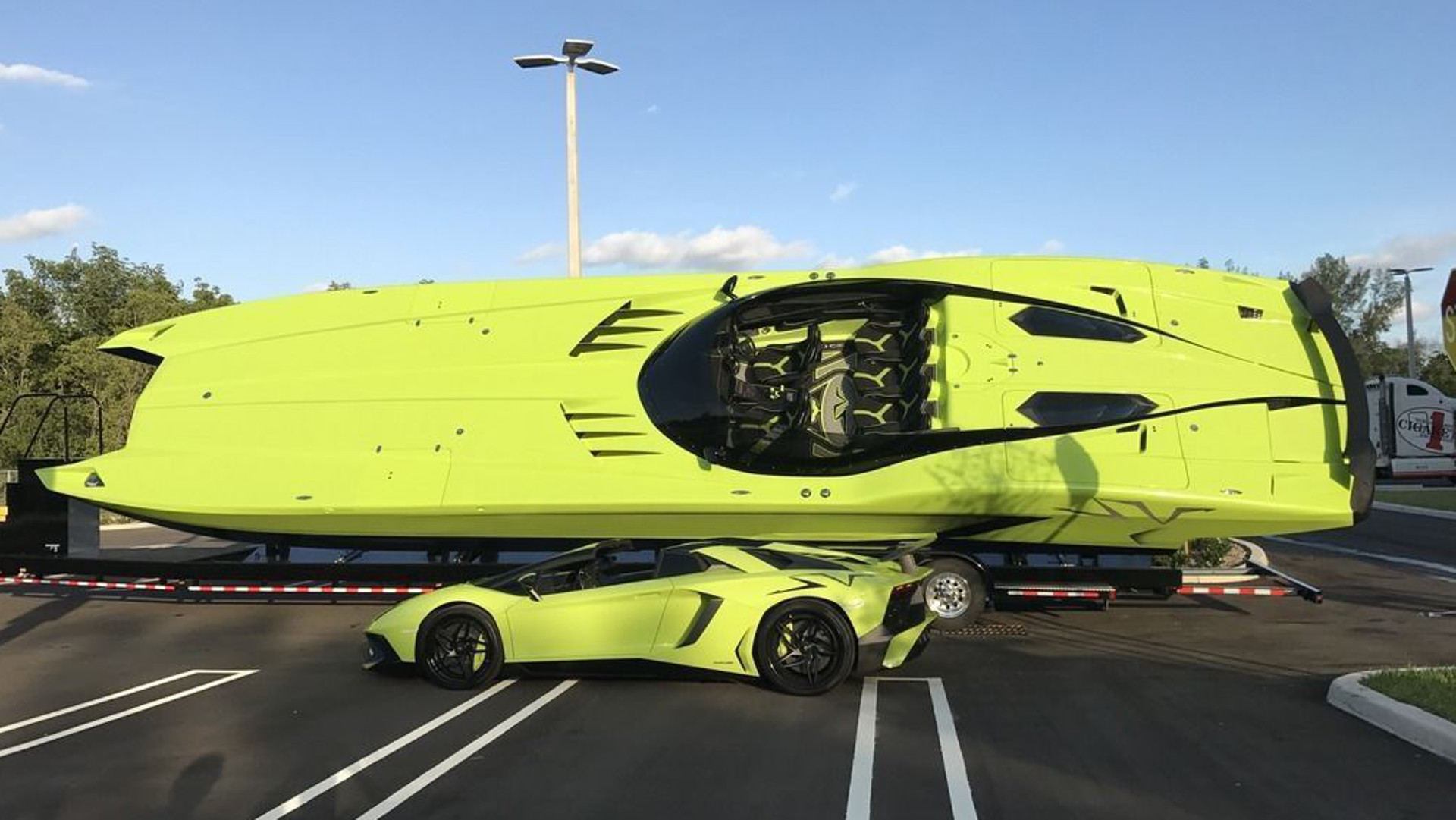 lamborghini cigarette boat 700-Mile Lamborghini Aventador SV and Matching 52-Foot MTI 'Lamboat' For  Sale
