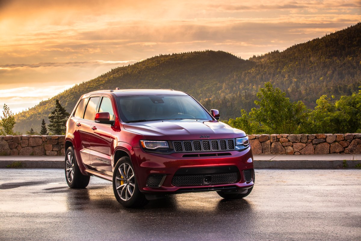 2018 Jeep Grand Cherokee Trackhawk Review: The Hellcat Jeep Delivers a ...