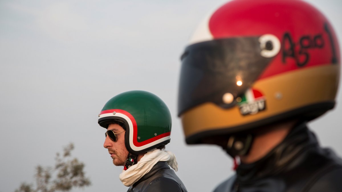 agv helmet vintage Casque de moto pour homme X3000 AGV E2205 Solid AGV Helmets World Famous Historic