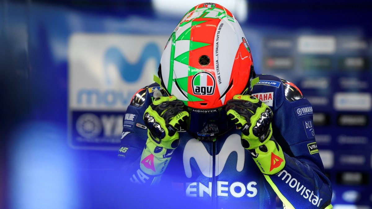 agv pista gp gran premio italia RR Carbonio Forgiato Helmet density expanded polystyrene (EPS) structure designed to minimize rotational accelerations (FIM homologated)Collarbone safe profile AGV Pista GP RR Italia
