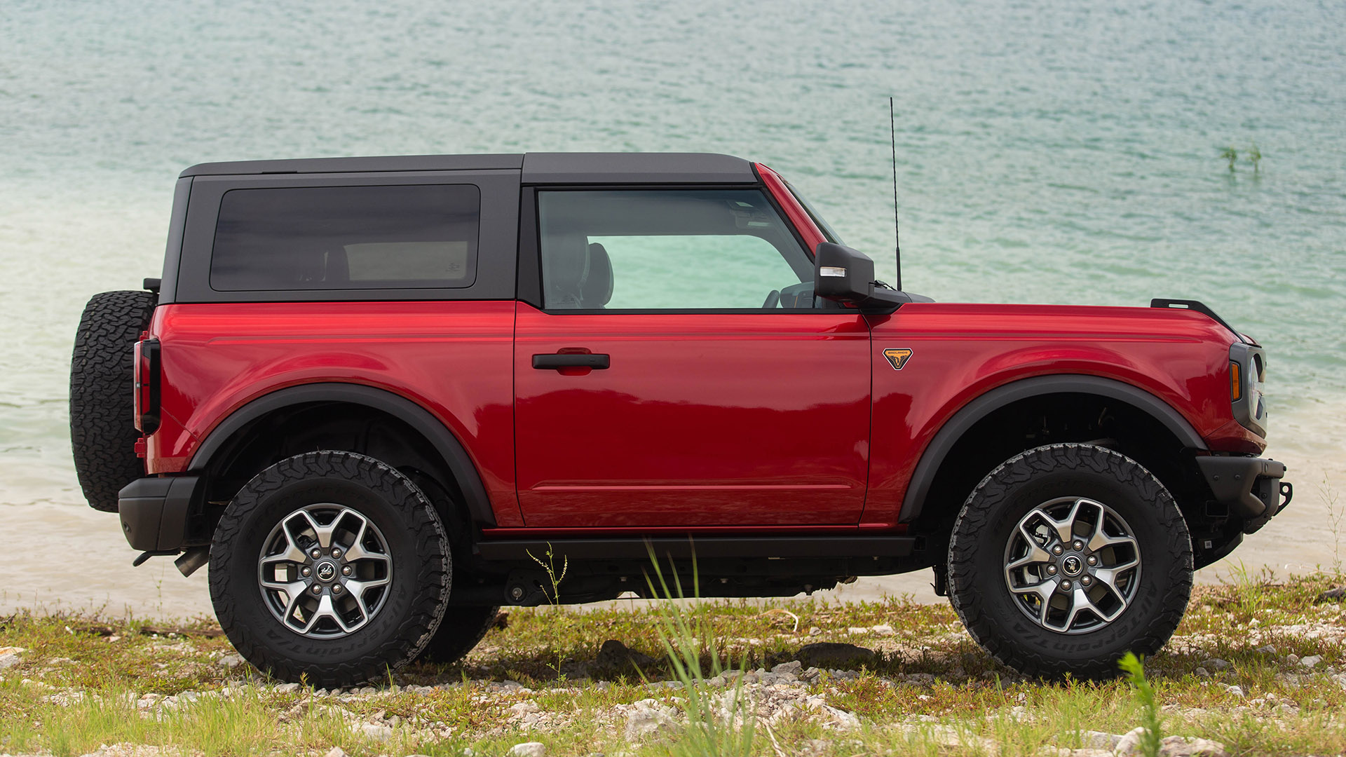 This Is How You Take the 2021 Ford Bronco's Doors and Roof Off