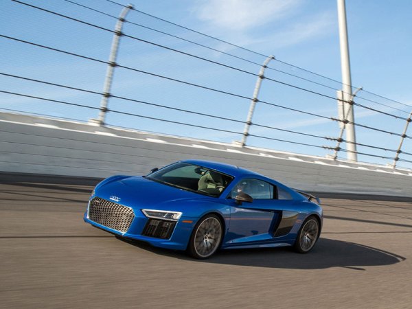 A Terrifying Lap in the Audi R8 V10 Plus