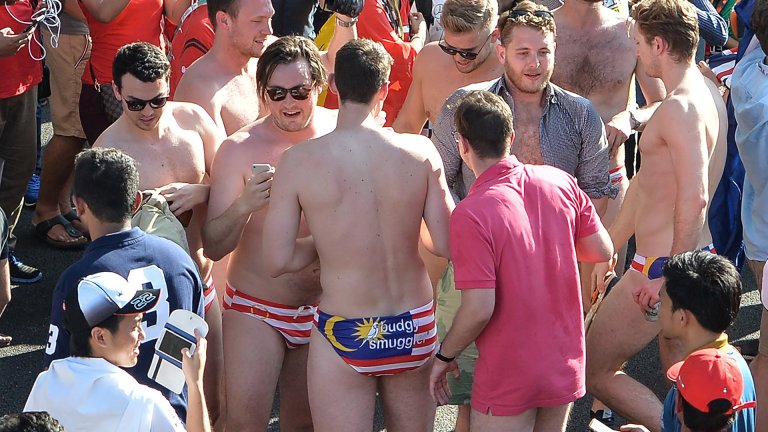 Nine Australians Arrested for Stripping at Malaysian Grand Prix