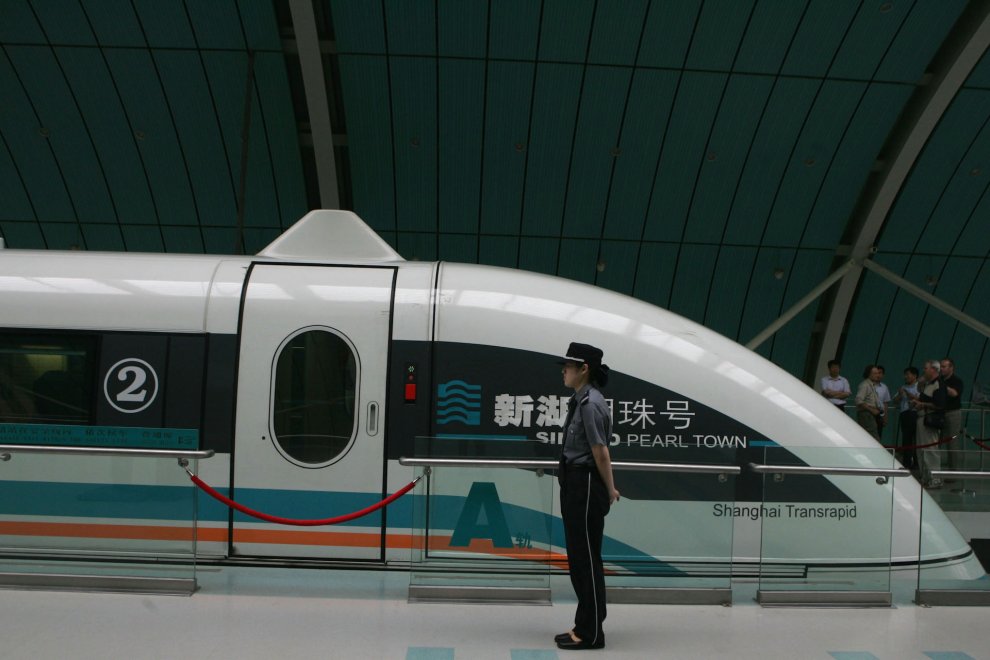 Stronglite Train China’s Got a Magnetic Levitating, 373-mph Train Coming