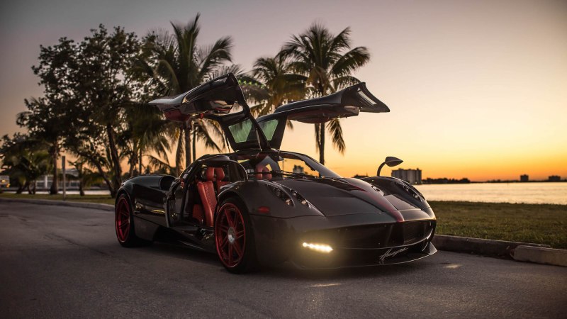Cruising Miami in a Custom Pagani Huayra