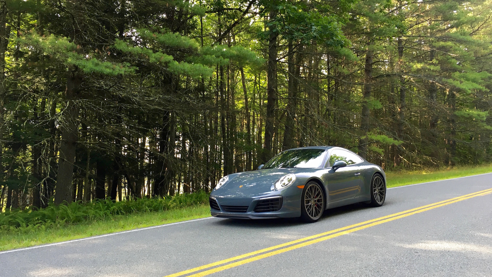 The 2017 Porsche 911 Carrera S Manual Is a Breath of Fresh Air