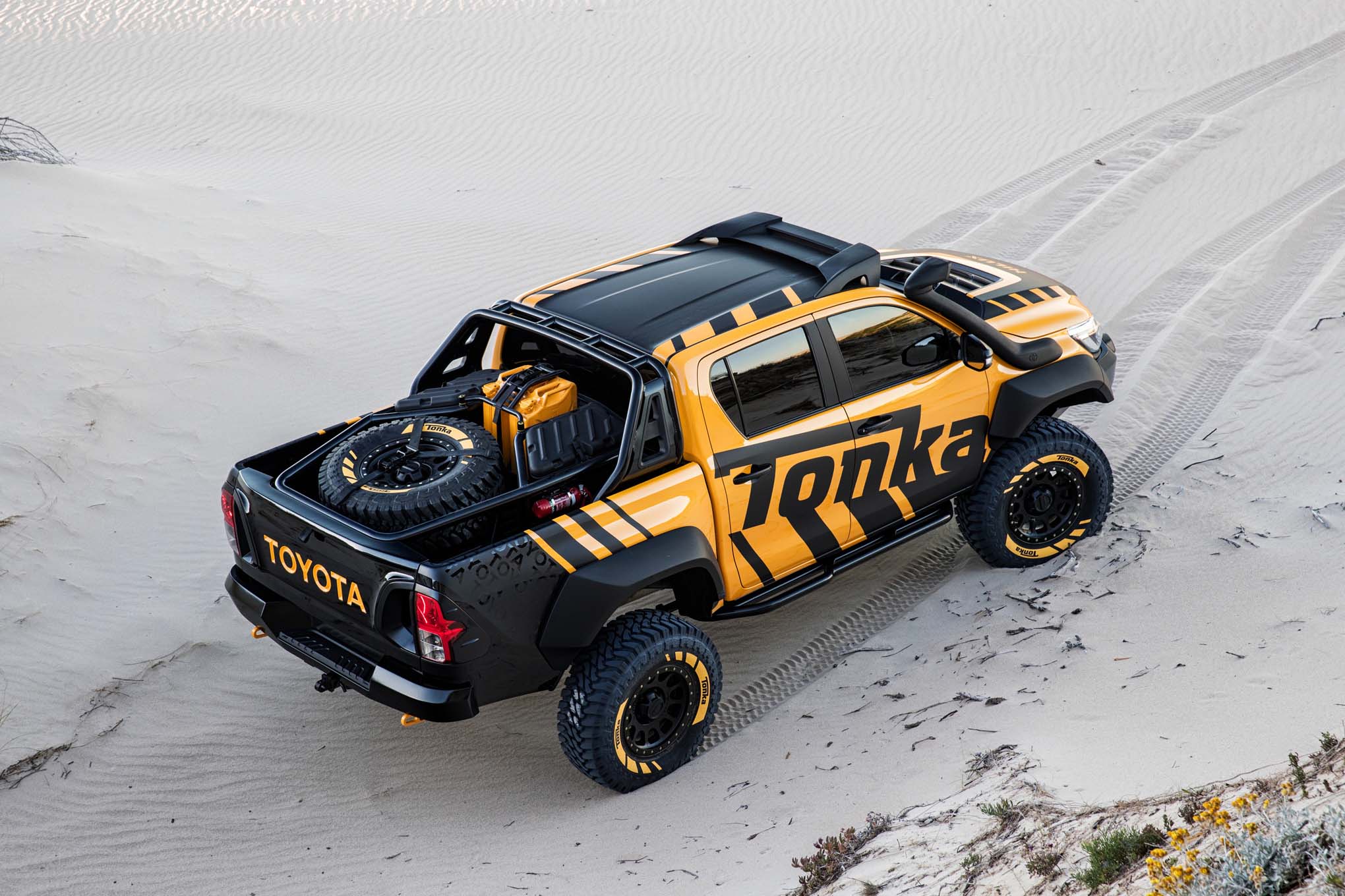 message-editor%2F1490891612857-2017-toyota-hilux-tonka-concept-top-view.jpg