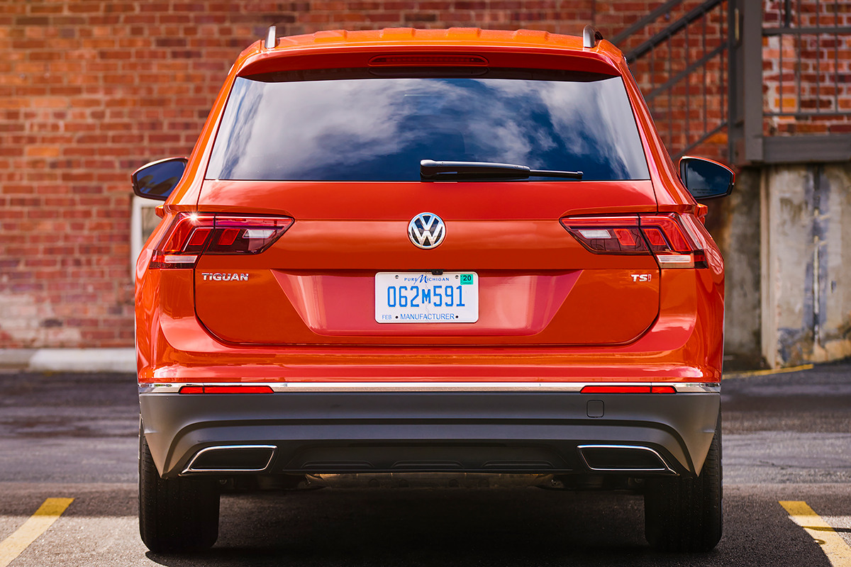 message-editor%2F1498155011368-2018-vw-tiguan-se-rear.jpg