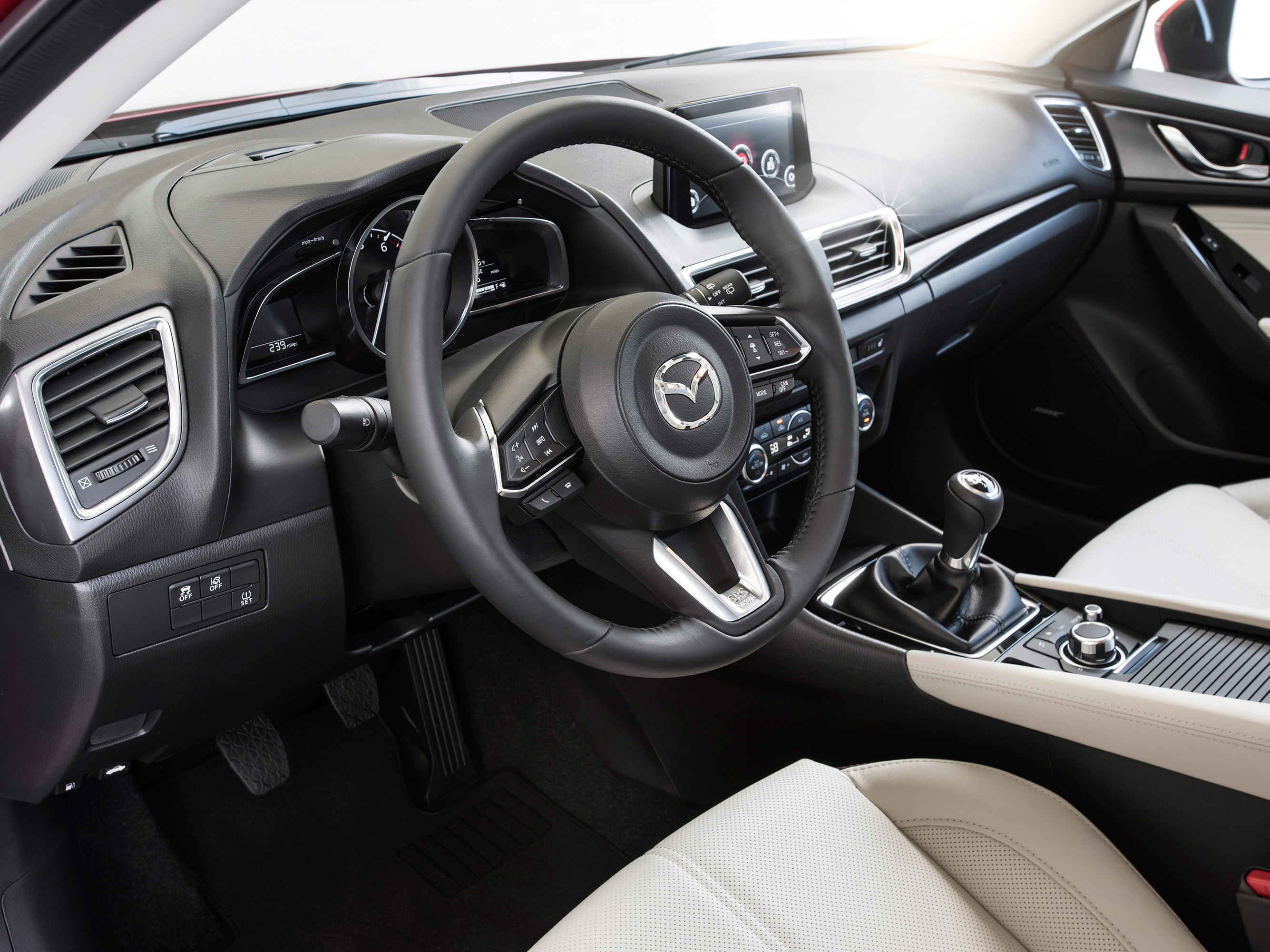 message-editor%2F1499964199991-2017_mazda3_interior.jpg