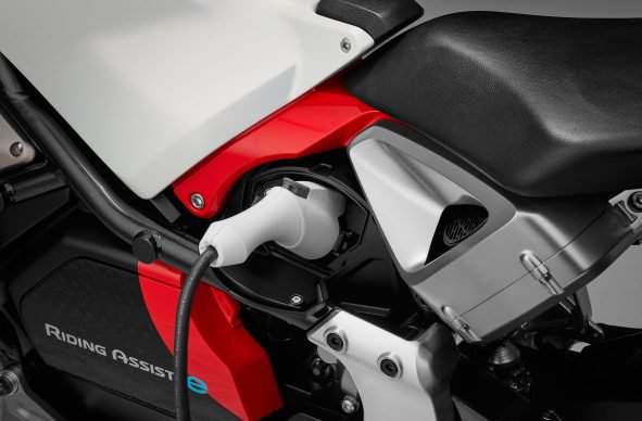 message-editor%2F1506713223481-092917-honda-riding-assist-e-019h-591x388.jpg
