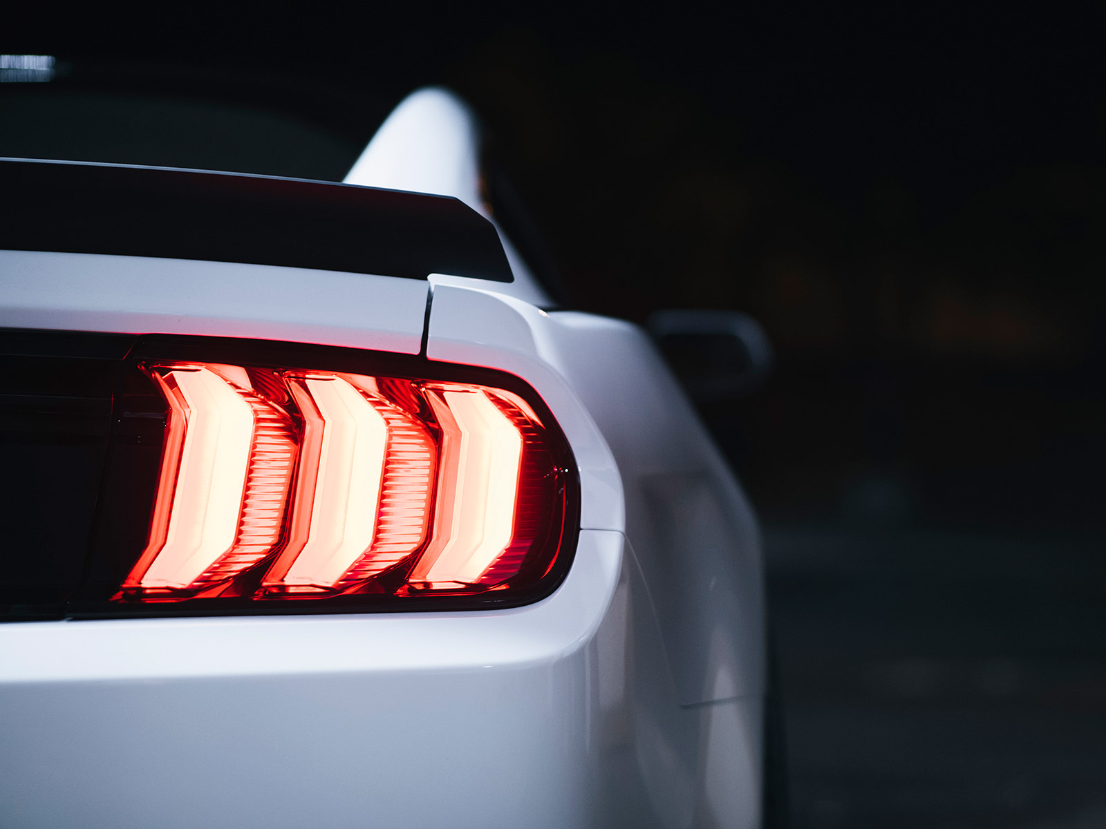 message-editor%2F1509034399365-2018-mustang-rtr-7.jpg