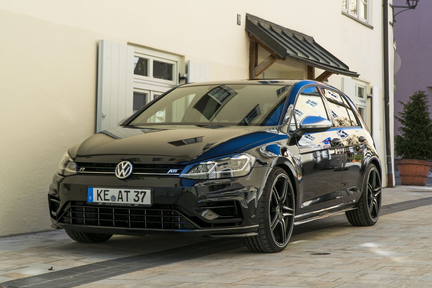 message-editor%2F1509139324475-vw-golf-vii-r-facelift-von-abt-4.jpg