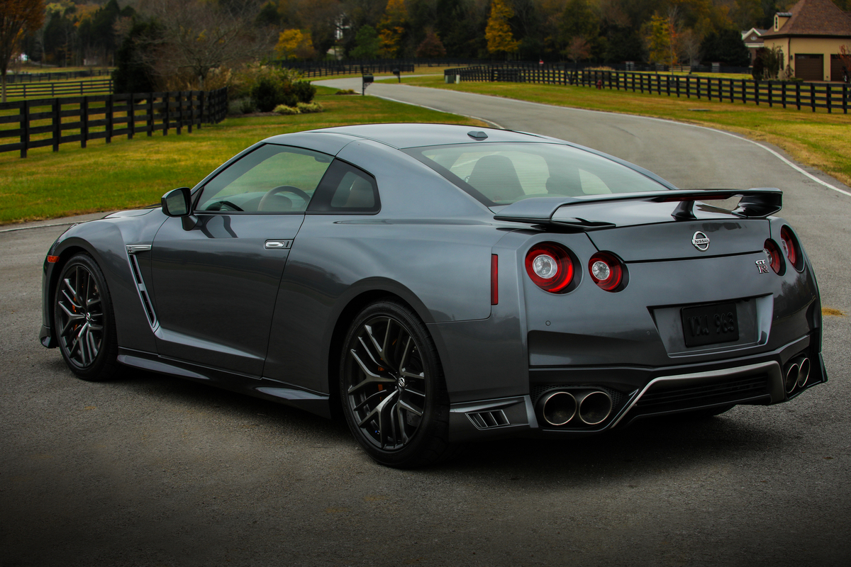 message-editor%2F1509728624296-2018_nissan_gt_r_photo_81.jpg