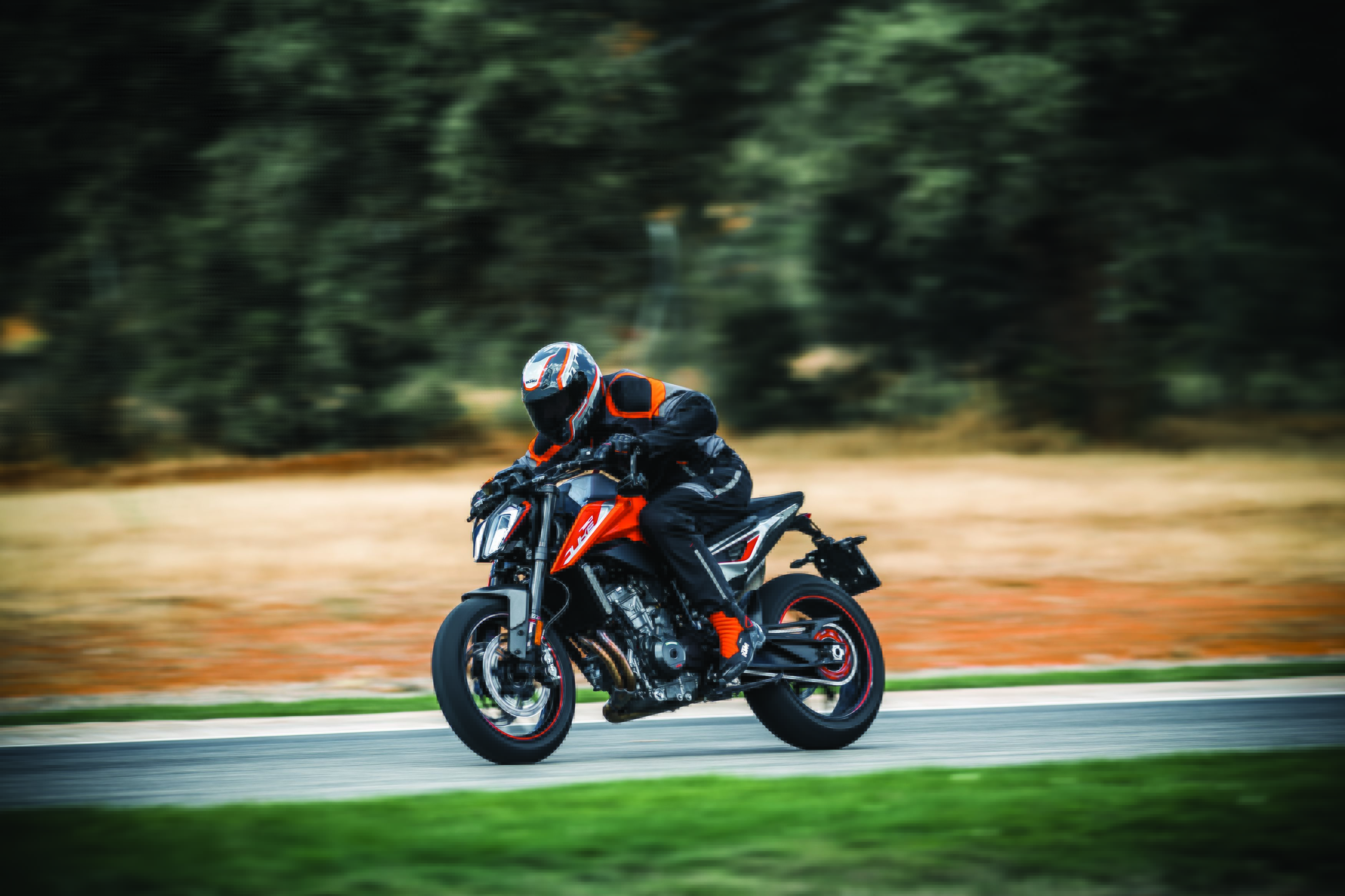 message-editor%2F1510043557709-ktm790duke2018_action09.jpg