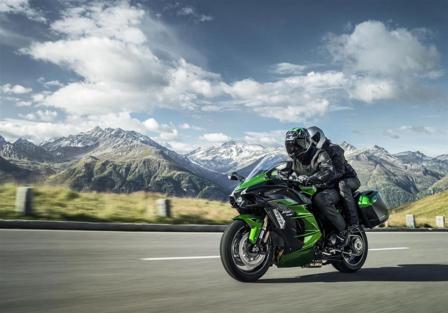 message-editor%2F1510077833180-2018-kawasaki-ninja-h2-sx-se-first-look-fast-facts-12.jpg