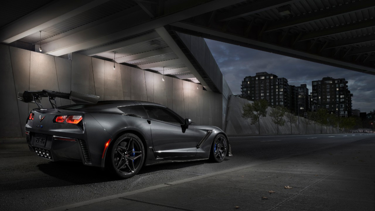 message-editor%2F1510511438562-2019-chevrolet-corvette-zr1-004.jpg