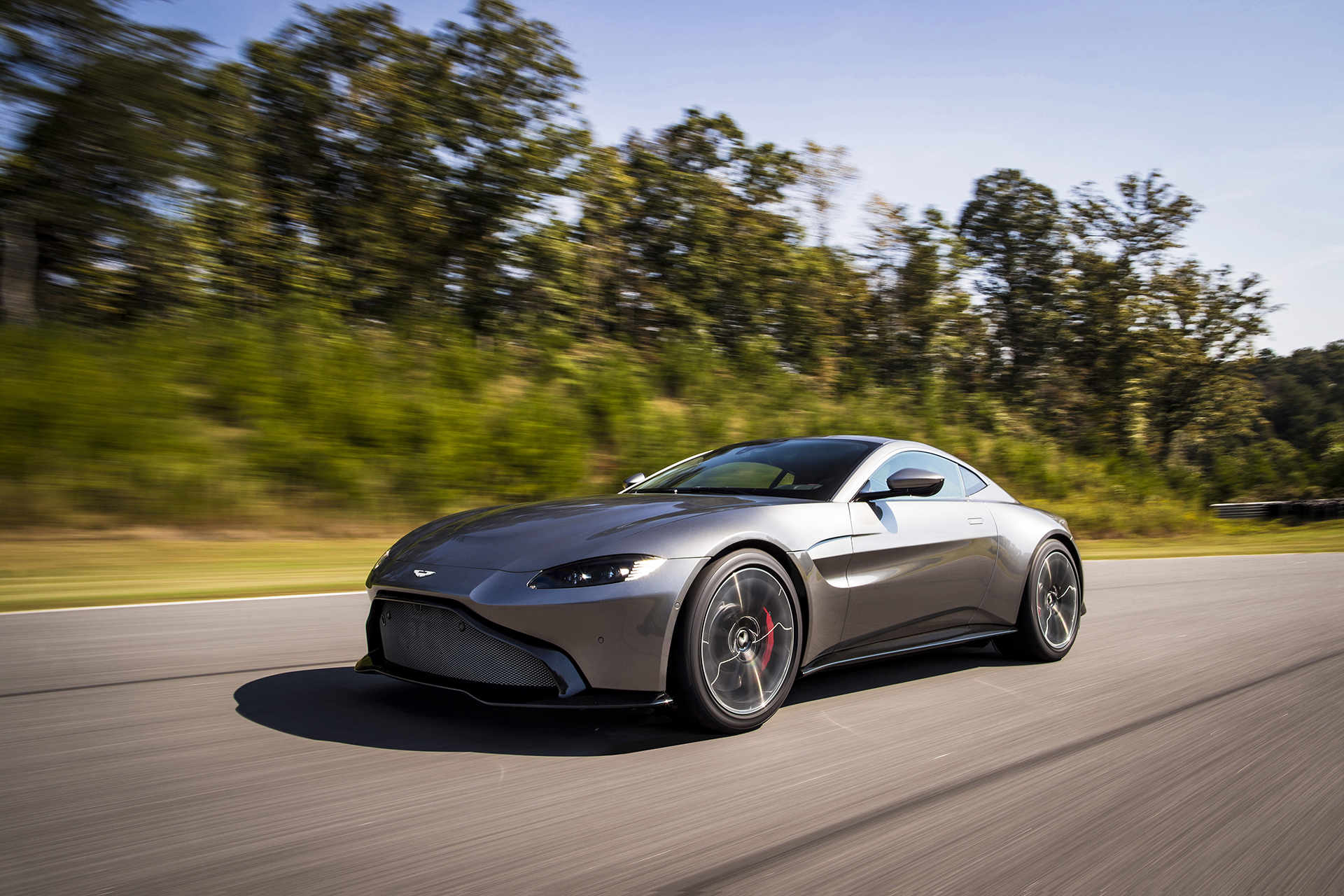 message-editor%2F1511216778561-astonmartinvantage_tungstensilver_02.jpg