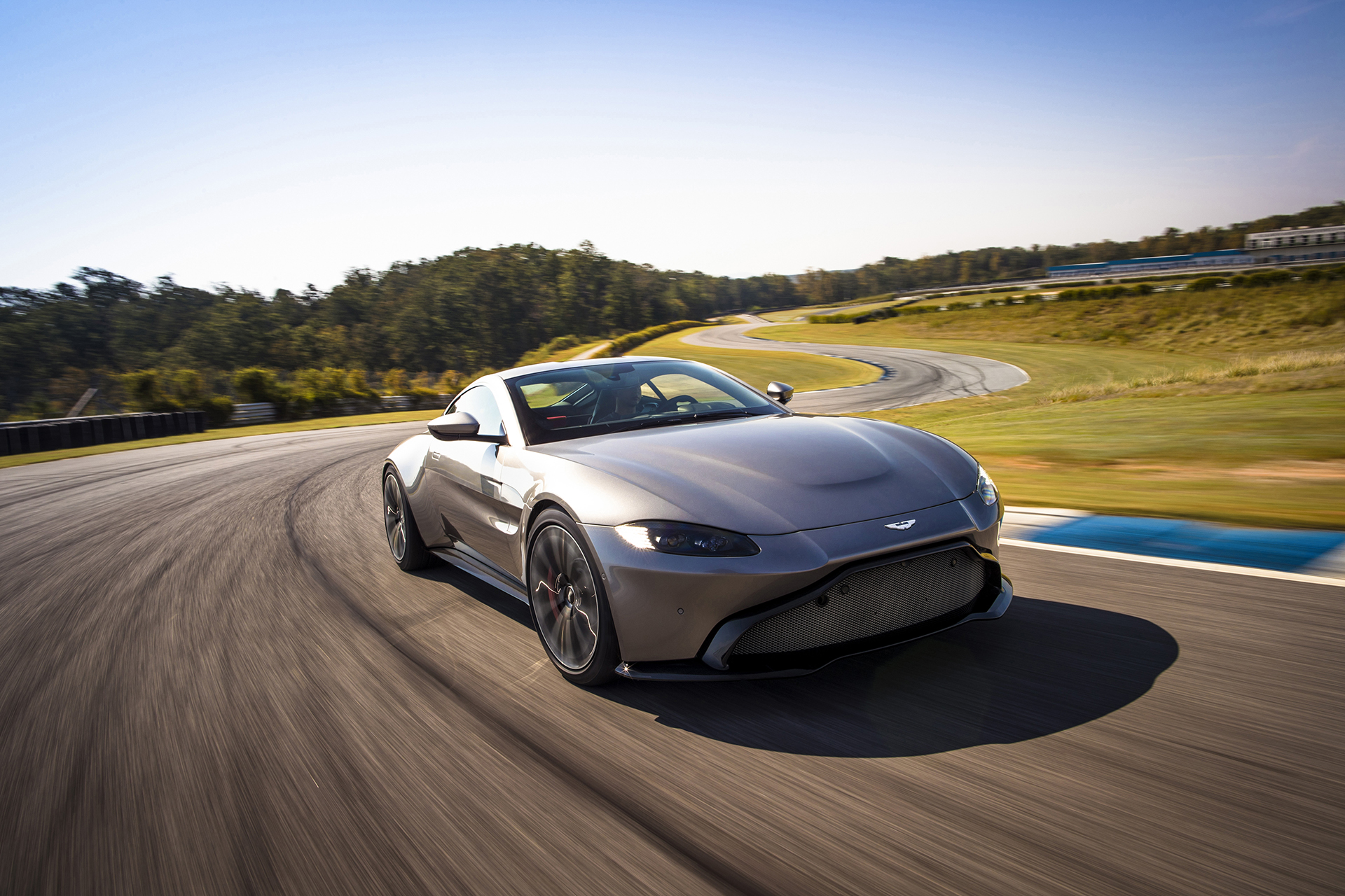 message-editor%2F1511216791913-astonmartinvantage_tungstensilver_01.jpg