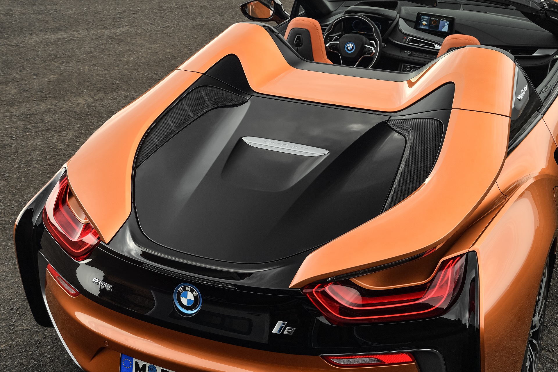 message-editor%2F1511986273915-p90285396_highres_the-new-bmw-i8-roads.jpg
