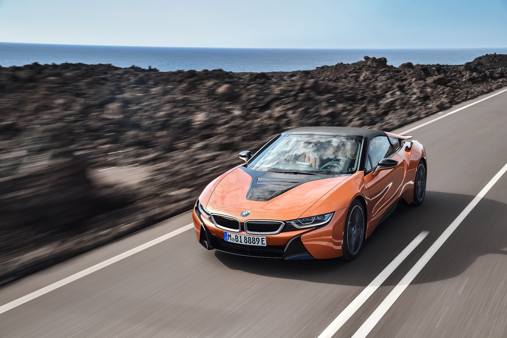 message-editor%2F1511986297650-p90285380_highres_the-new-bmw-i8-roads.jpg
