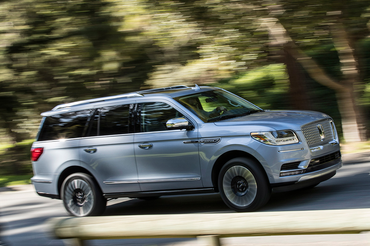 message-editor%2F1513095662723-2018-lincoln-navigator-3-4-motion.jpg