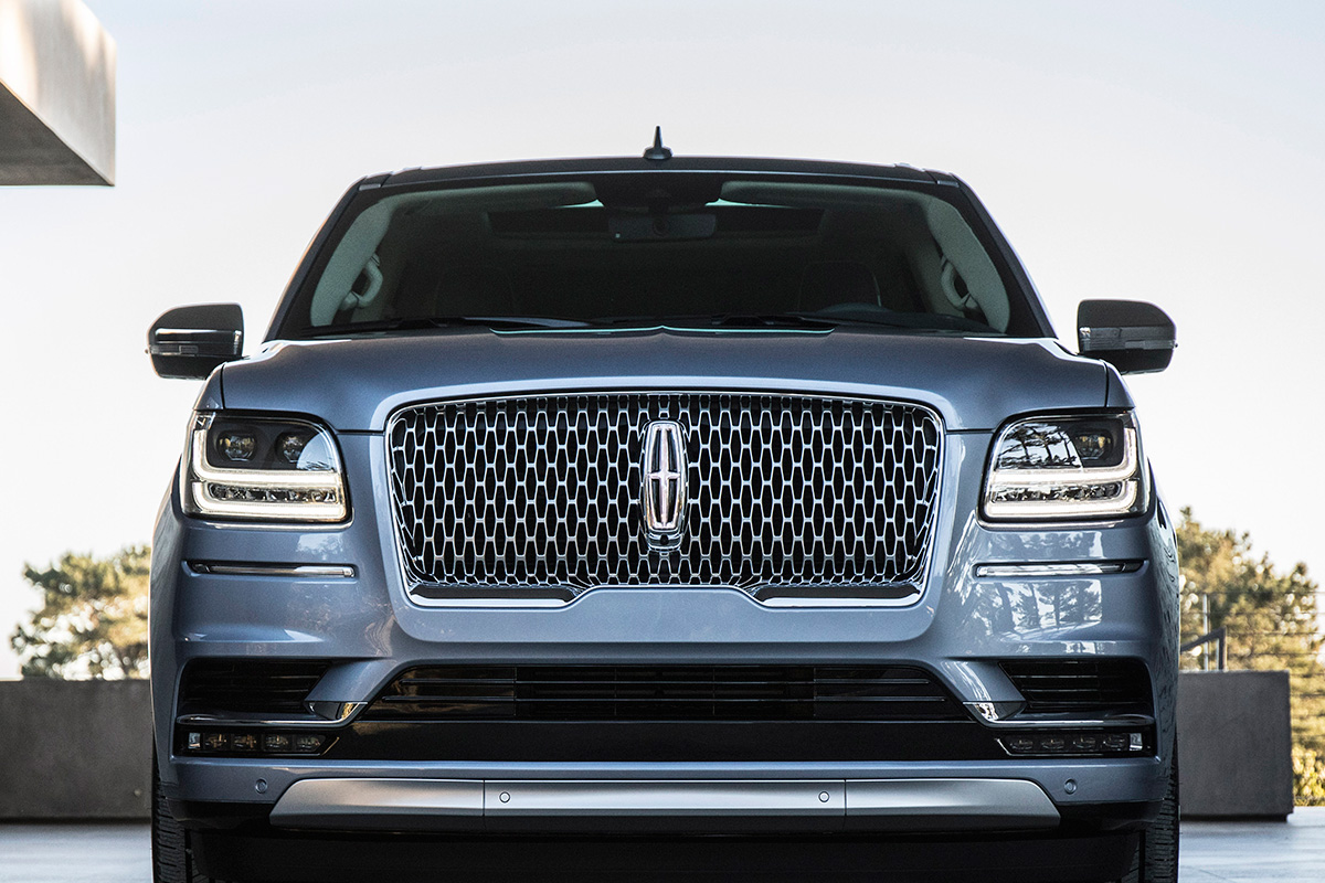 message-editor%2F1513095669177-2018-lincoln-navigator-face.jpg