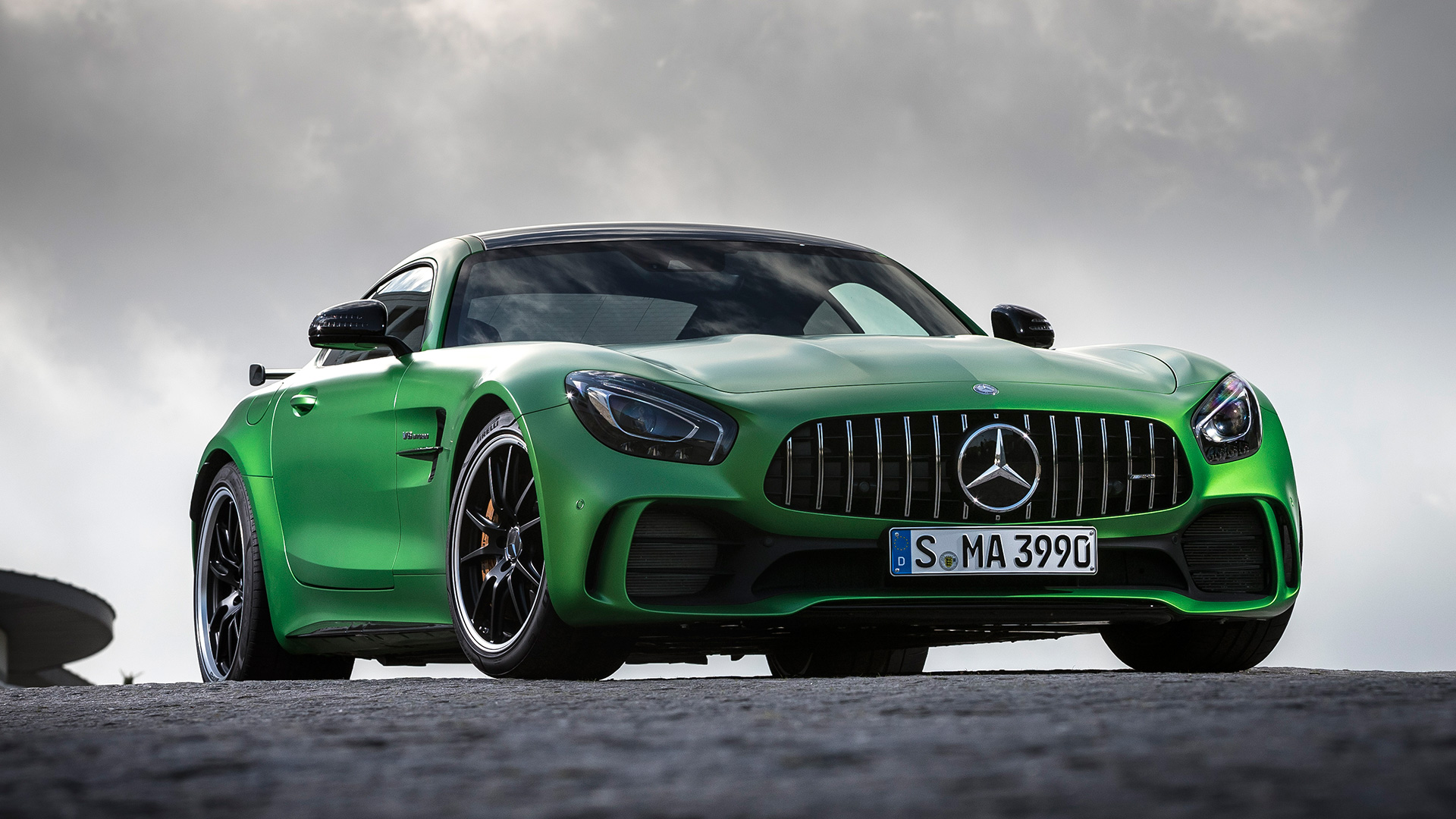 message-editor%2F1513626760803-amg-gt-r.jpg