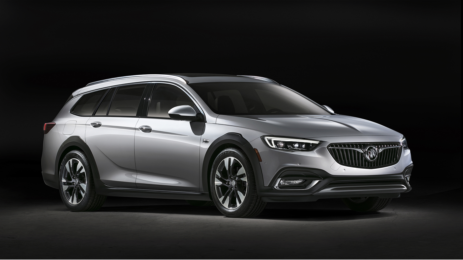 message-editor%2F1513806337519-2018-buick-regal-tourx-012.jpg