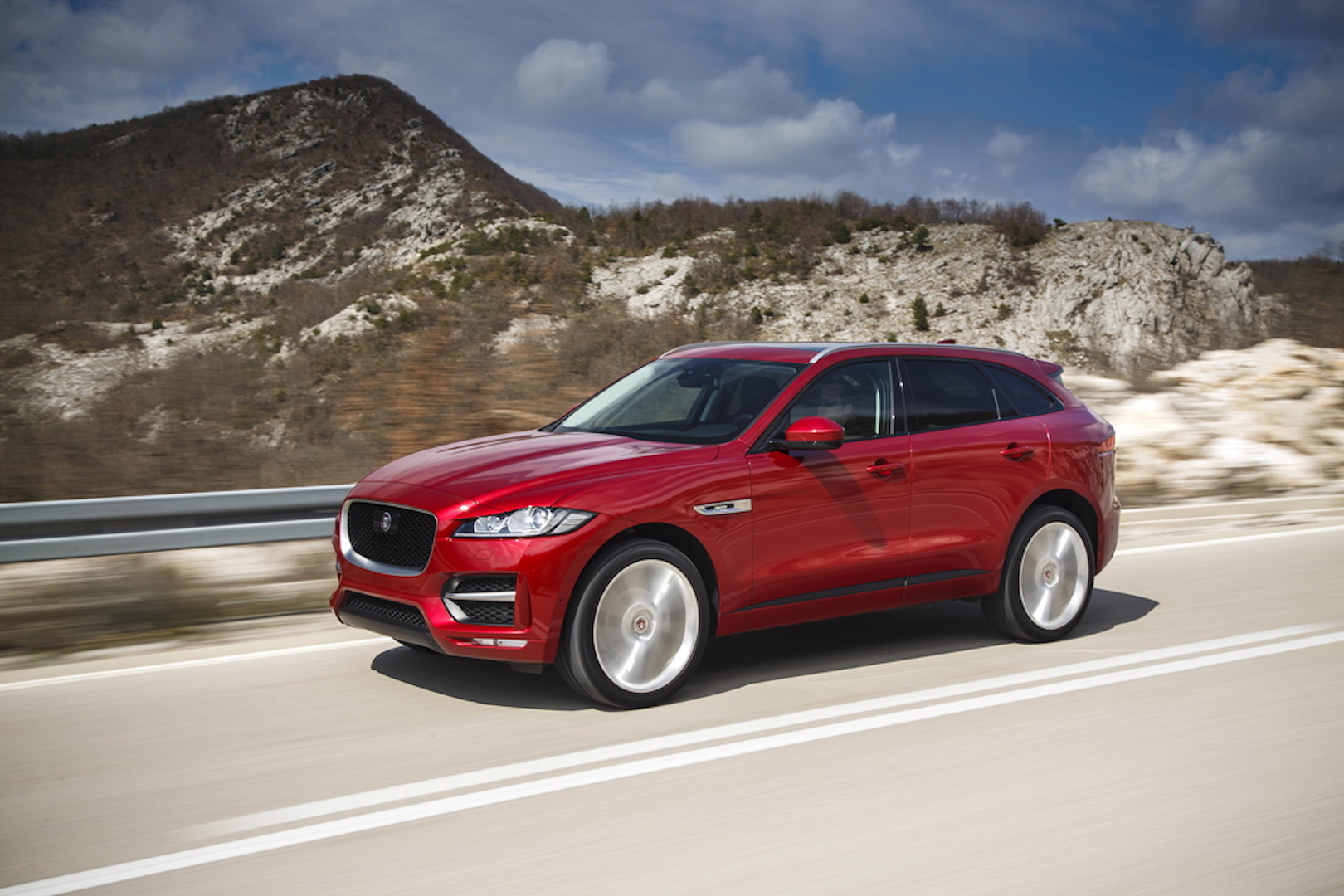 message-editor%2F1517868337183-jagfpacedrivesitalianracingred20drsport28041619-resize-1024x682.jpg