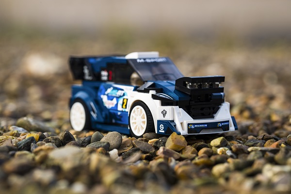 message-editor%2F1518717340657-010_dg_ford_speed_champions_lego_1.jpg