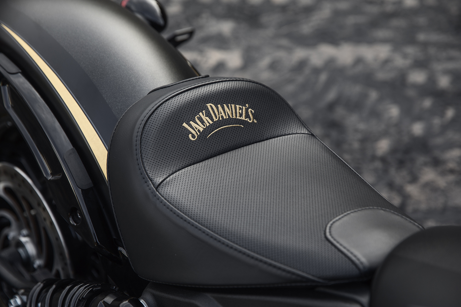 message-editor%2F1520378883188-2018-jack-daniels-scout-bobber-detail-03.jpg