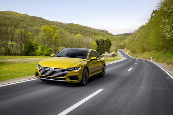 message-editor%2F1521581810246-2019_arteon_r-line-small-8048.jpg