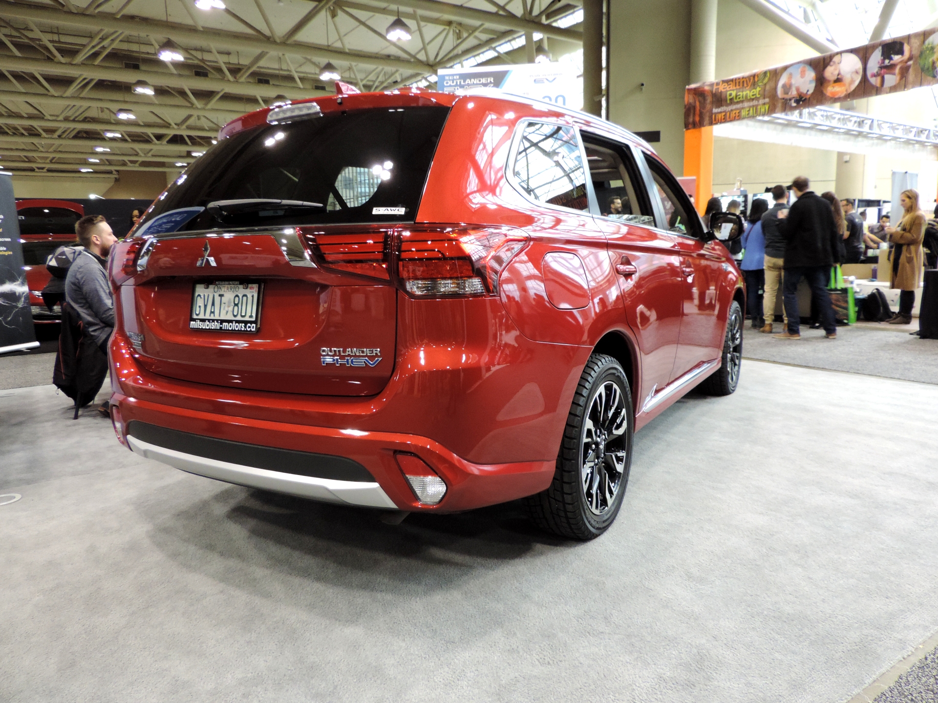 message-editor%2F1523165896628-mitsubishioutlanderphev-greenlivingshow2018-rearview.jpg