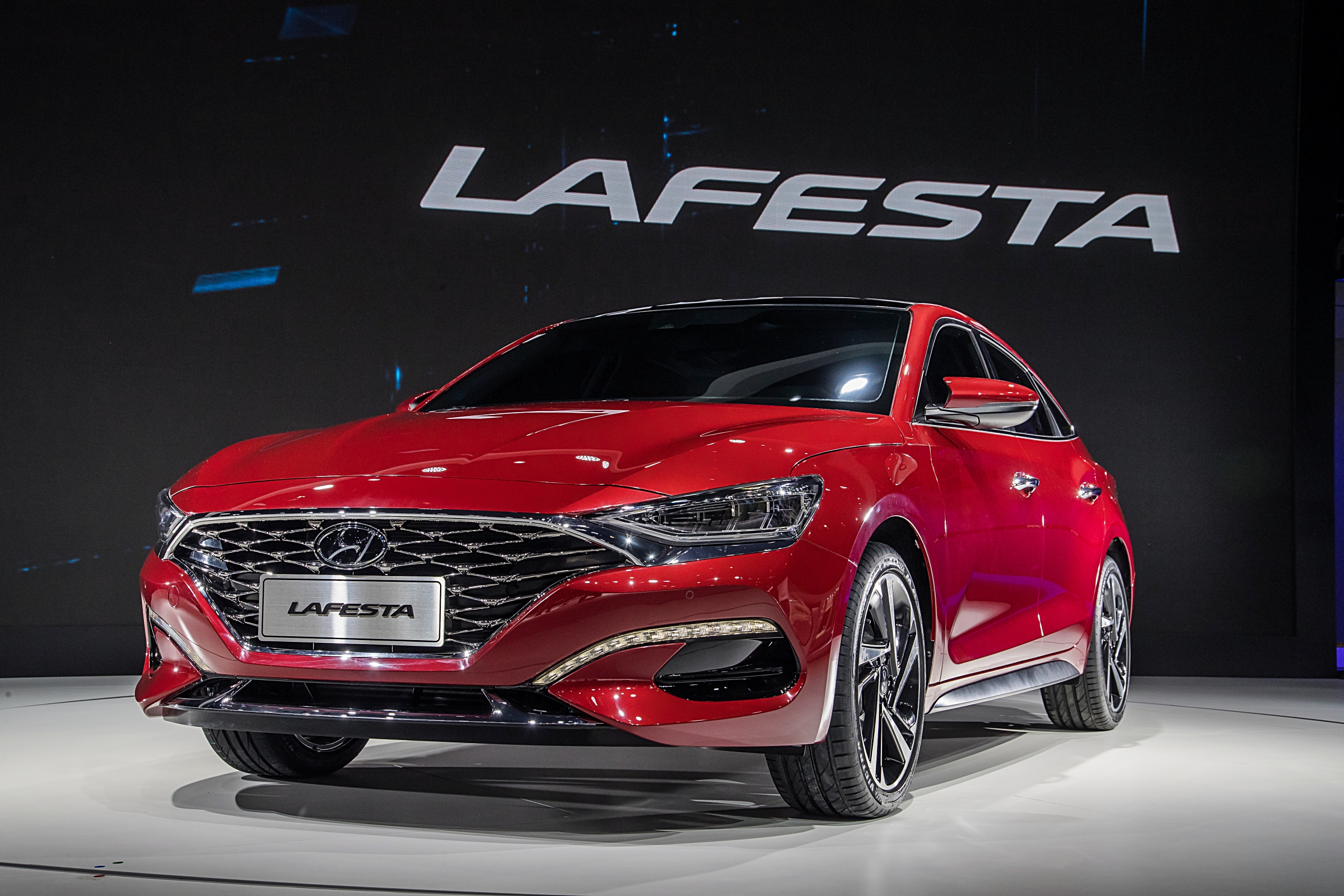 message-editor%2F1524685035945-large-32442-hyundaimotorpremiereschina-focusedsportysedanlafestaatbeijingautoshow1.jpg