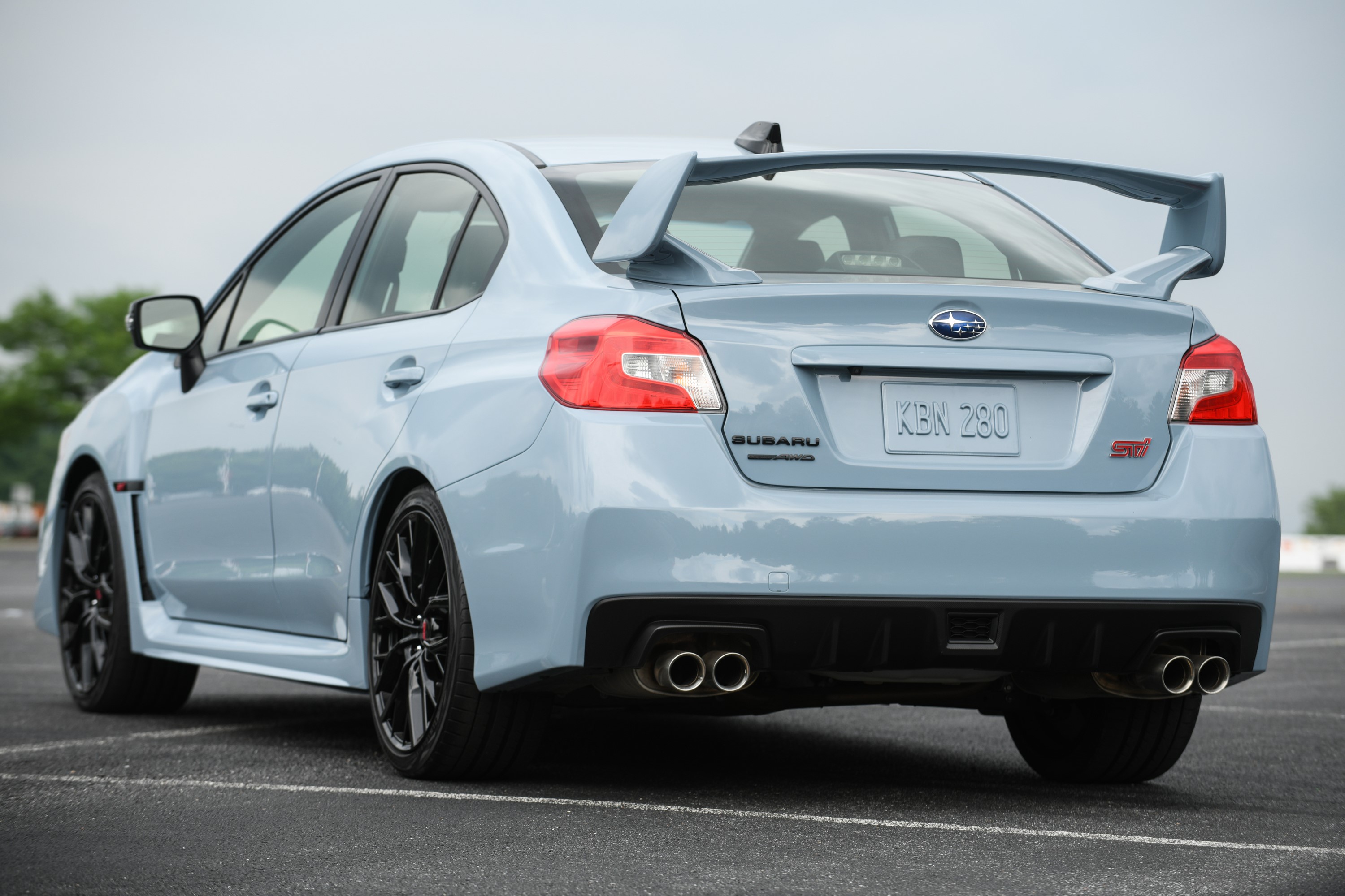 message-editor%2F1528128774612-19my_sti_series.gray-rear.jpg