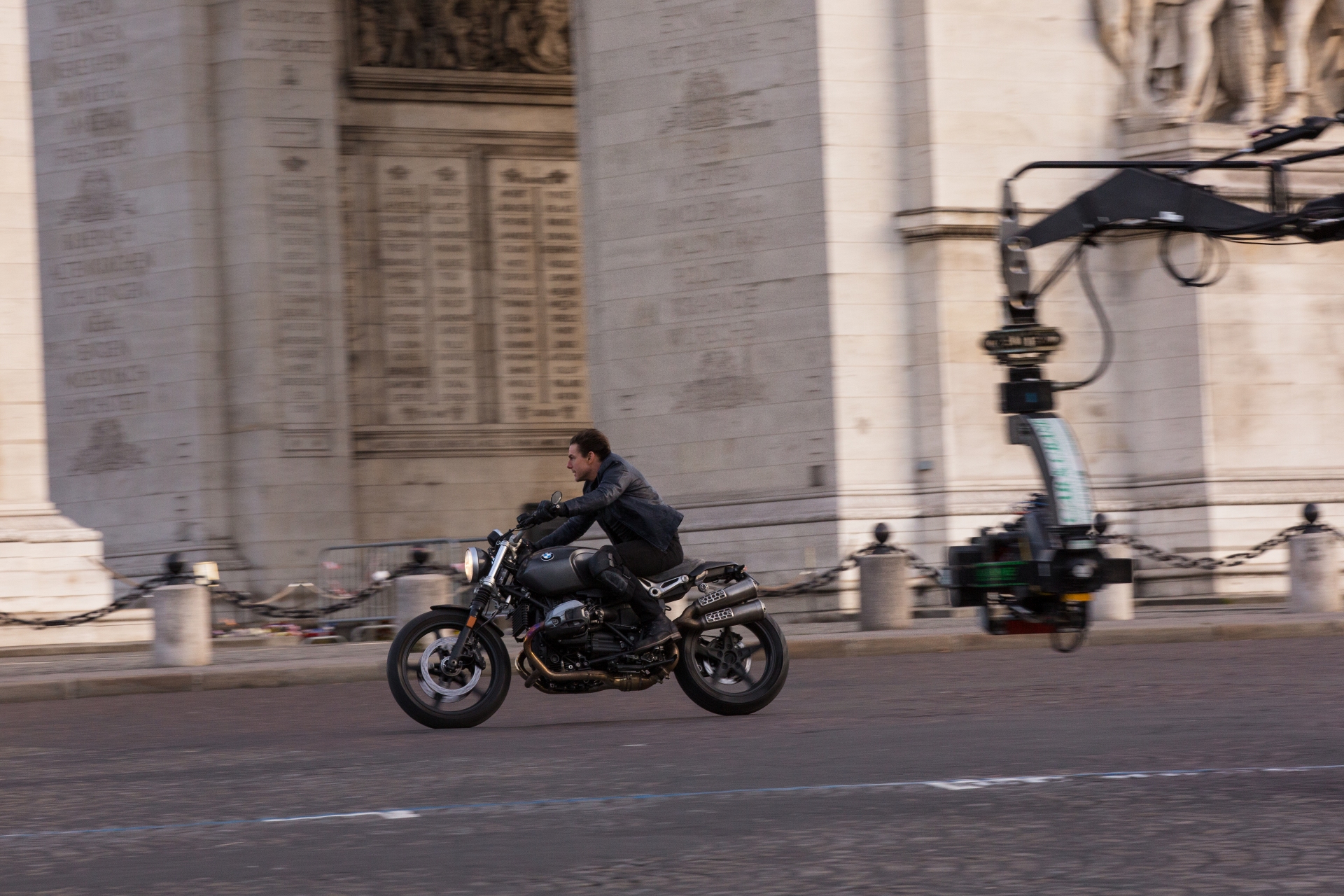 message-editor%2F1528823080650-tomcruisedrivesabmwm5inmissionimpossiblefallout-bmwrninetscrambler.jpg